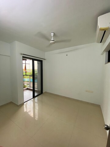 Room in 1 BHK Apartment at Lodha Lakeshore Greens, Dombivli East – for Rent