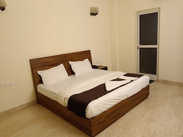Bedroom in  Pg at Sector 39 – for Rent