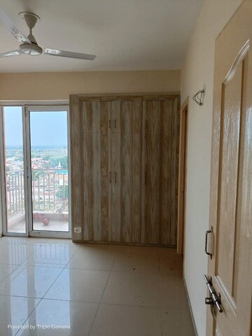Room in 3 BHK Apartment at Mantri Courtyard, Kanakapura Road – for Sale