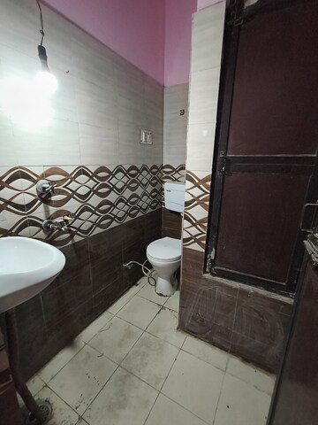 Bathroom in 1 BHK Builder Floor at Anand Vihar – for Rent