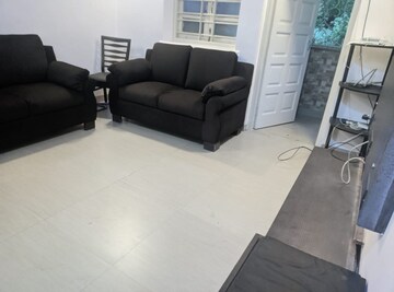 Team Area in 1.5 BHK Apartment at Bandra West – for Rent
