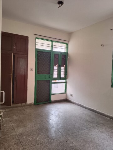 Room in 3 BHK Apartment at Power Grid Residency, Sector 21c – for Rent