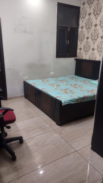 Bedroom in 3 BHK Builder Floor at Chahak Plaza, Shakti Khand – for Rent