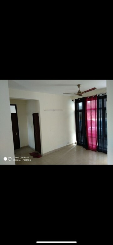 Room in 3 BHK Apartment at Vip Road – for Rent