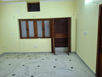 Room in 2 BHK Builder Floor at Sector 23 – for Rent