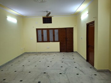 Bedroom in 2 BHK Builder Floor at Sector 23 – for Rent