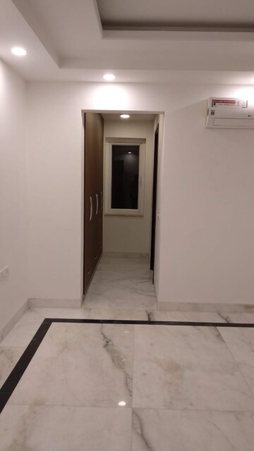 Room in 3 BHK Builder Floor at Uday Park – for Rent
