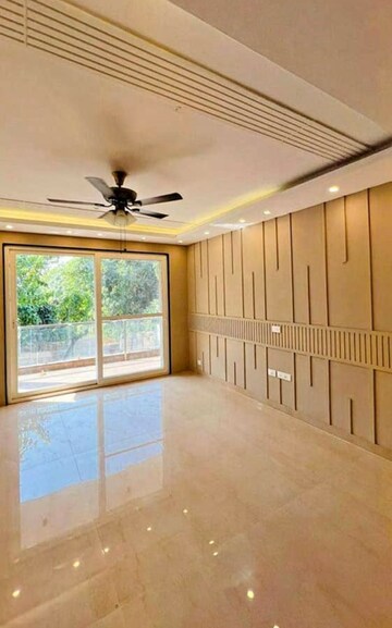 Room in Studio Builder Floor at Sector 24 – for Rent