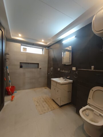 Master Bedroom in 4 BHK Builder Floor at Sector 42 – for Rent
