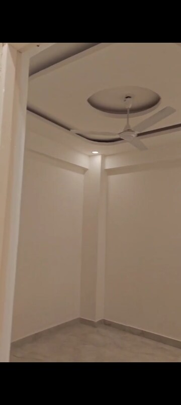 Master Bedroom in 3 BHK Apartment at Amrapali Golf Homes, Sector 4, Greater Noida – for Rent