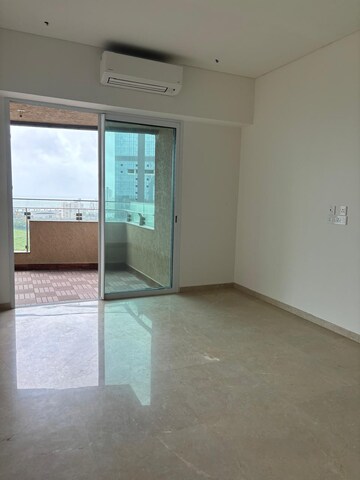 Room in 3 BHK Apartment at Lokhandwala Minerva Mahalaxmi, Mahalaxmi – for Sale