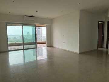Room in 3 BHK Apartment at Lokhandwala Minerva Mahalaxmi, Mahalaxmi – for Sale