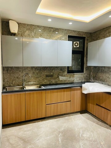 Kitchen in 3.5 BHK Builder Floor at Sector 57 – for Sale