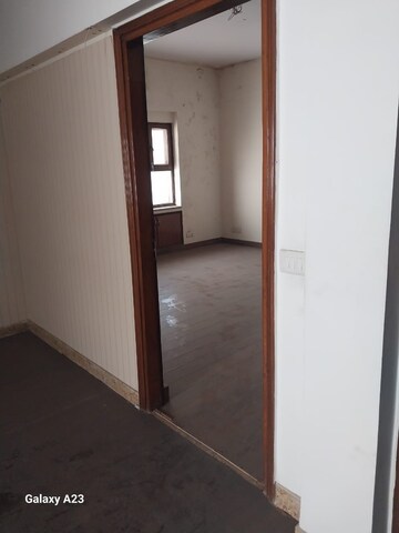 Room in 6+ BHK Independent House at Safdarjung Development Area – for Rent