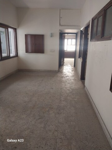 Room in 6+ BHK Independent House at Safdarjung Development Area – for Rent