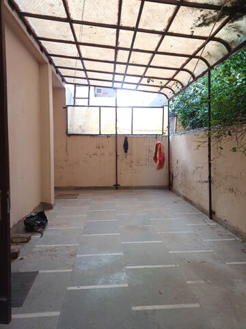 Room in 2.5 BHK Independent House at Ansal Plaza Sector-23, Palam Vihar – for Rent