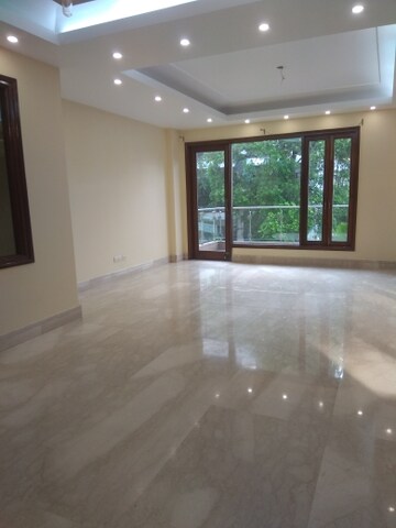 Room in 6+ BHK Independent House at New Friends Colony – for Sale