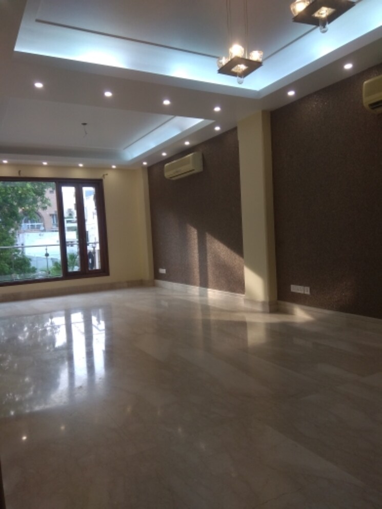 Room, new friends colony 6+ Bedroom 500 Sq.Yd. Independent House In New Friends Colony Delhi 7910310