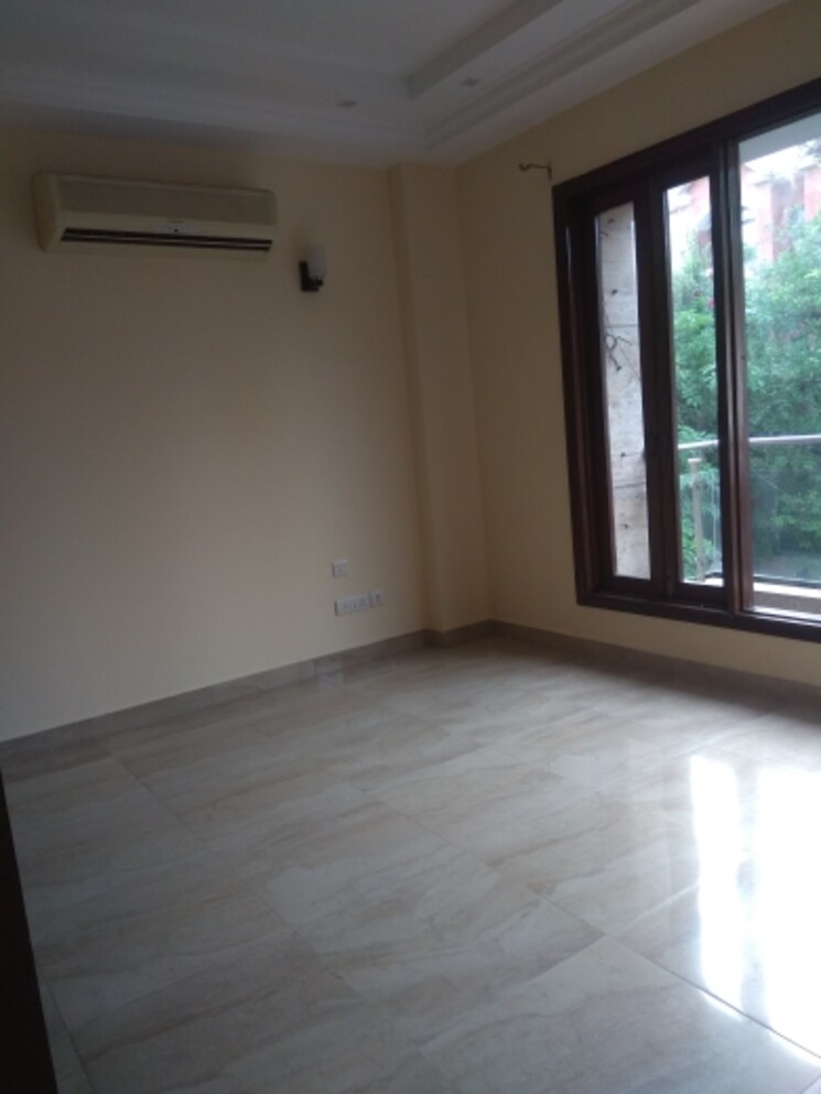 Room, new friends colony 6+ Bedroom 500 Sq.Yd. Independent House In New Friends Colony Delhi 7910310