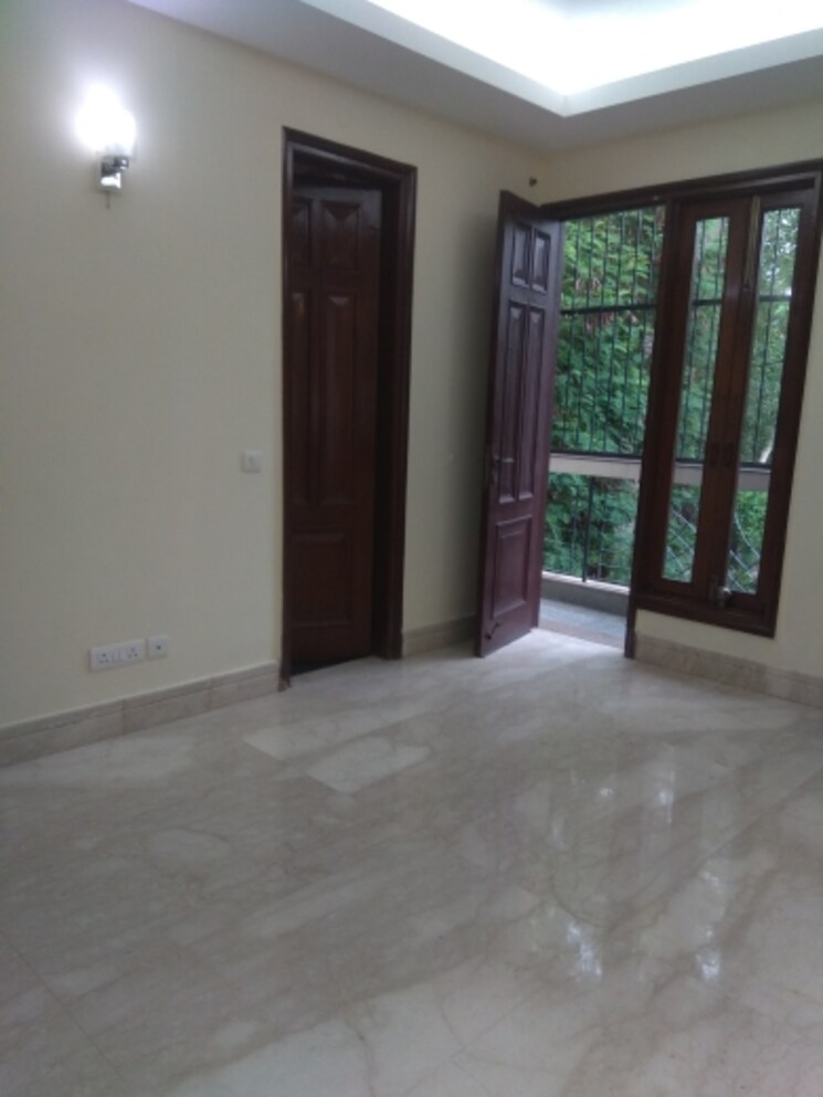 Room, new friends colony 6+ Bedroom 500 Sq.Yd. Independent House In New Friends Colony Delhi 7910310