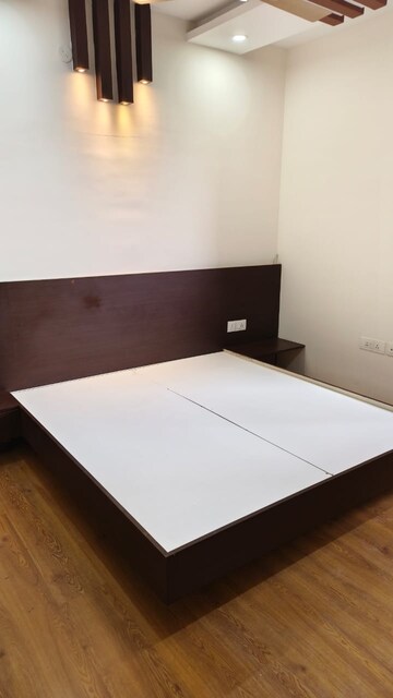 Room in 3 BHK Apartment at Pashmina Waterfront, Old Madras Road – for Rent