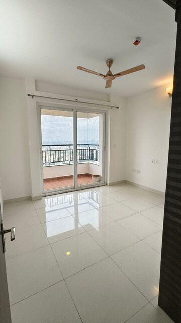 Room in 3 BHK Apartment at Pashmina Waterfront, Old Madras Road – for Rent