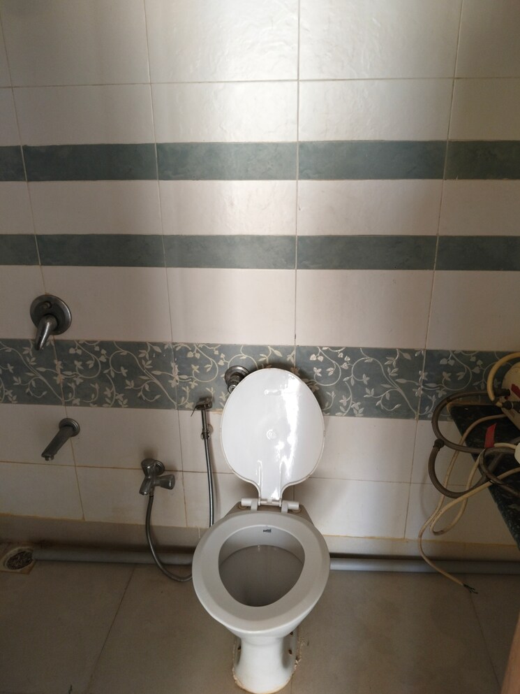 Bathroom, neeljeet-siddhivinayak-chs 3 Bedroom 1850 Sq.Ft. Apartment In Kharghar Sector 20 Navi Mumbai 7910477