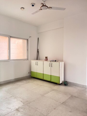 Room in 1 BHK Apartment at Sector 27 – for Rent