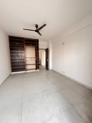 Room in 1 BHK Apartment at Sector 27 – for Rent
