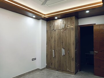 Room in 4 BHK Apartment at Sector 57 – for Rent