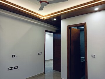 Building Lobby in 4 BHK Apartment at Sector 57 – for Rent