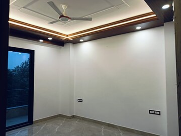 Furnished Amenities in 4 BHK Apartment at Sector 57 – for Rent