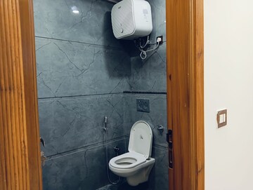 Bathroom in 4 BHK Apartment at Sector 57 – for Rent