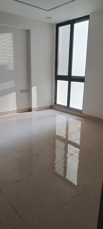 Room in 3 BHK Apartment at Malviya Nagar – for Rent