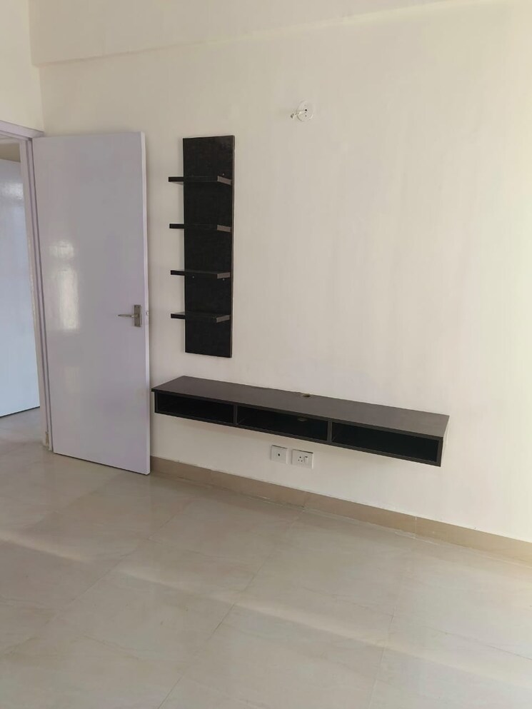 Room, sector 74 2 Bedroom 845 Sq.Ft. Apartment In Sector 74 Noida 7910416