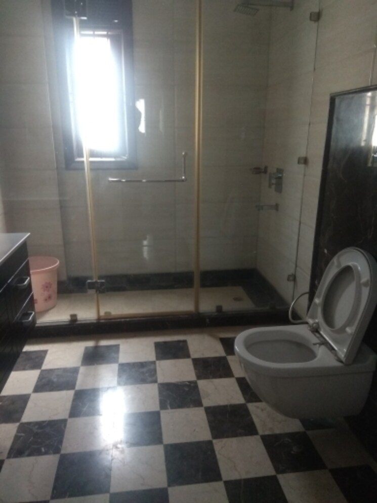 Bathroom, maharani bagh 6+ Bedroom 1855 Sq.Yd. Independent House In Maharani Bagh Delhi 7910674