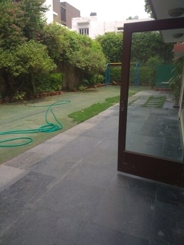6+ BHK Independent House – Garden View at Maharani Bagh - for Sale