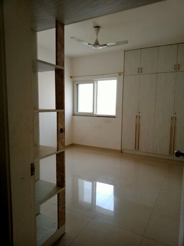 Room in 3 BHK Apartment at Rohan Upavan, Hennur – for Rent