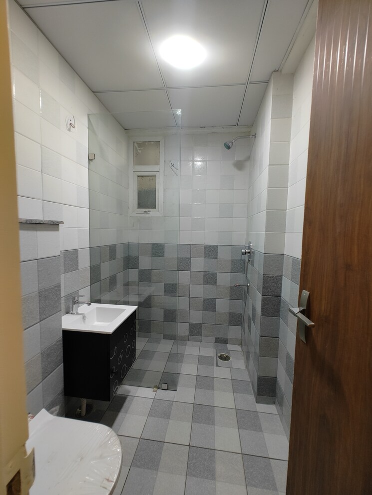 Bathroom, vrinda-heritage-skyward 3 Bedroom 1698 Sq.Ft. Apartment In Sector 1 Greater Noida Greater Noida 7910514