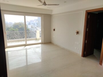 Room in 4 BHK Apartment at Sector 31 – for Rent