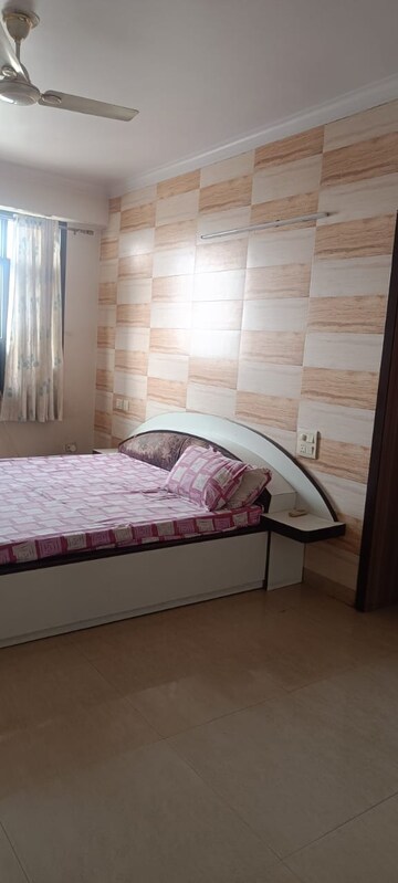 Bedroom in 4 BHK Apartment at Pratap Nagar – for Rent