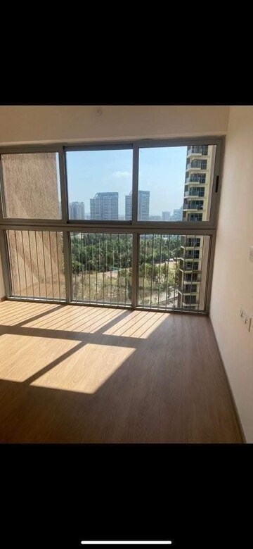 Room in 3 BHK Apartment at Amanora Adreno Towers, Hadapsar – for Rent