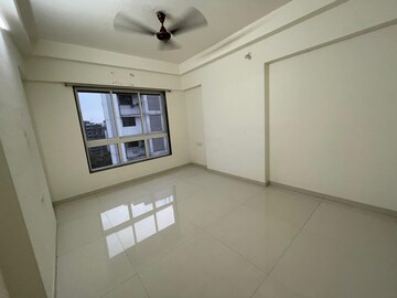 Room in 2 BHK Apartment at Kurla West – for Rent