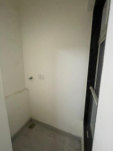 Room in 2 BHK Apartment at Kurla West – for Rent