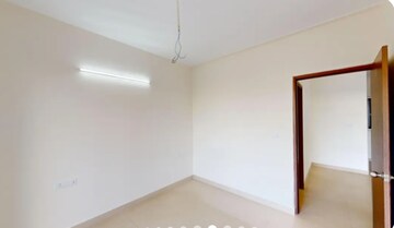 Room in 3 BHK Apartment at Old Madras Road – for Sale
