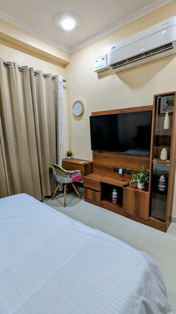Living Room in 1 BHK Apartment at Sector 42 – for Rent