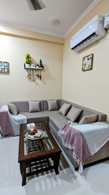 Lift in 1 BHK Apartment at Sector 42 – for Rent
