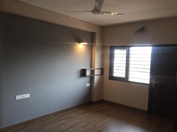 Room in 4 BHK Apartment at Malviya Nagar – for Rent