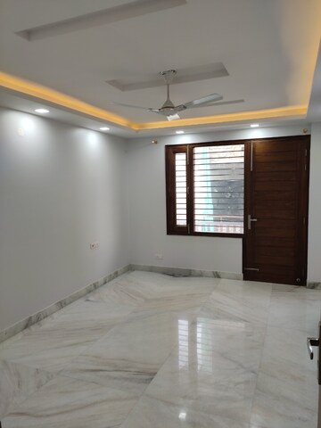 Room in 3 BHK Builder Floor at Sector 50 – for Rent