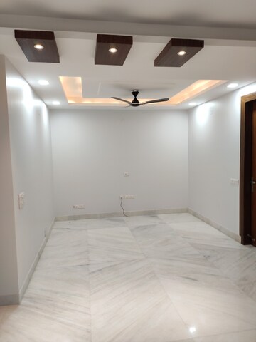 Room in 3 BHK Builder Floor at Sector 50 – for Rent